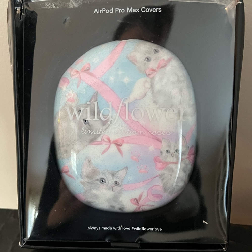 Wildflower Kitten Around AirPod Max Case (BRAND NEW)